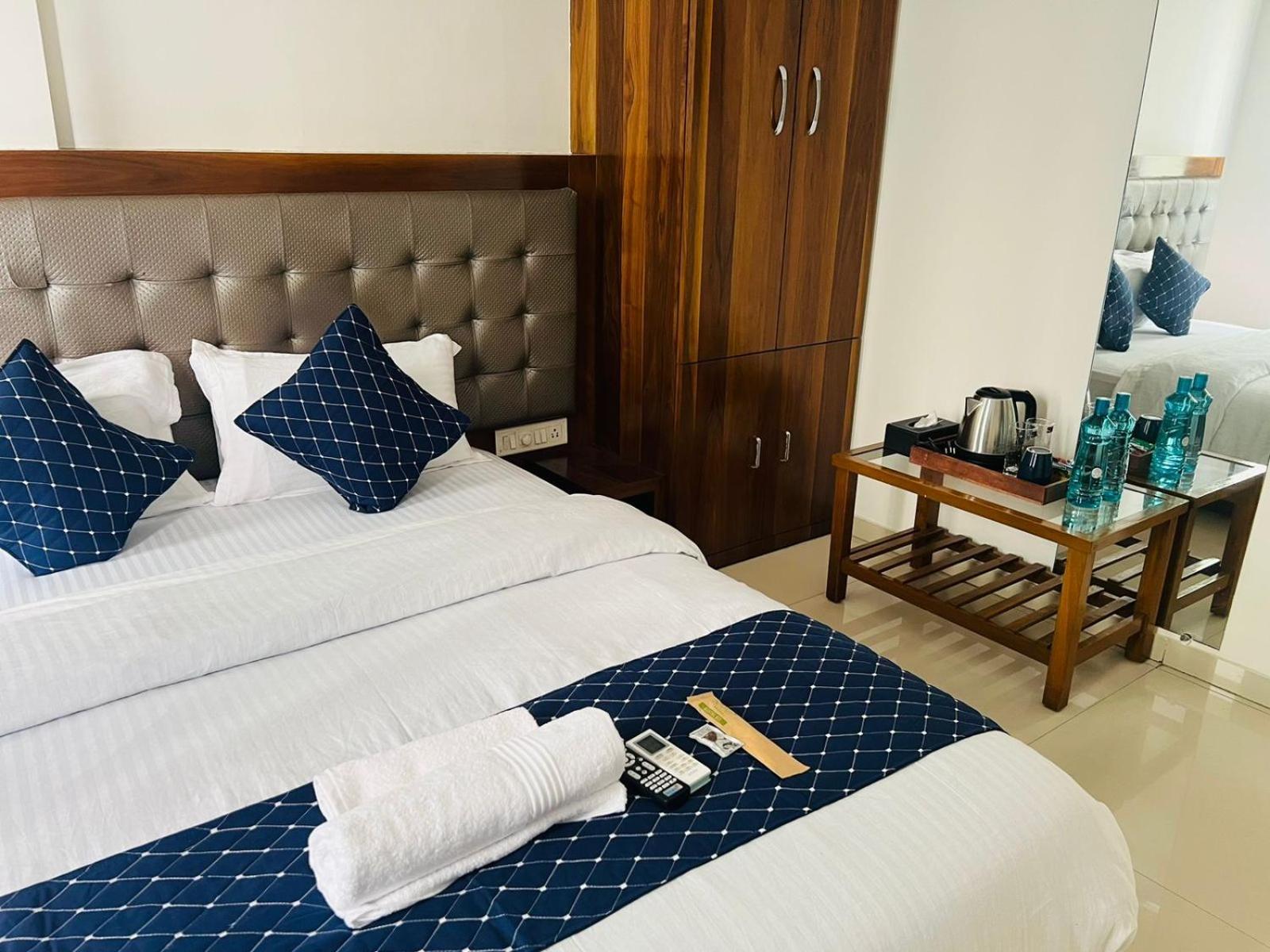 Luna Spaces- Near International Airport * Mumbai